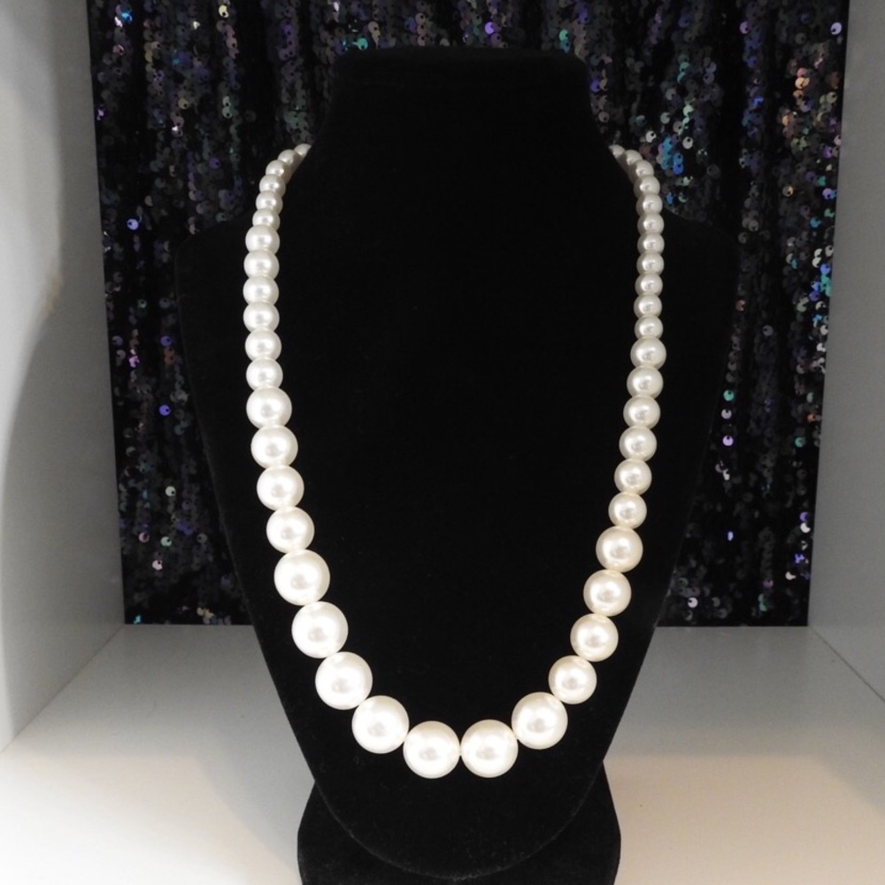White Pearl Necklace